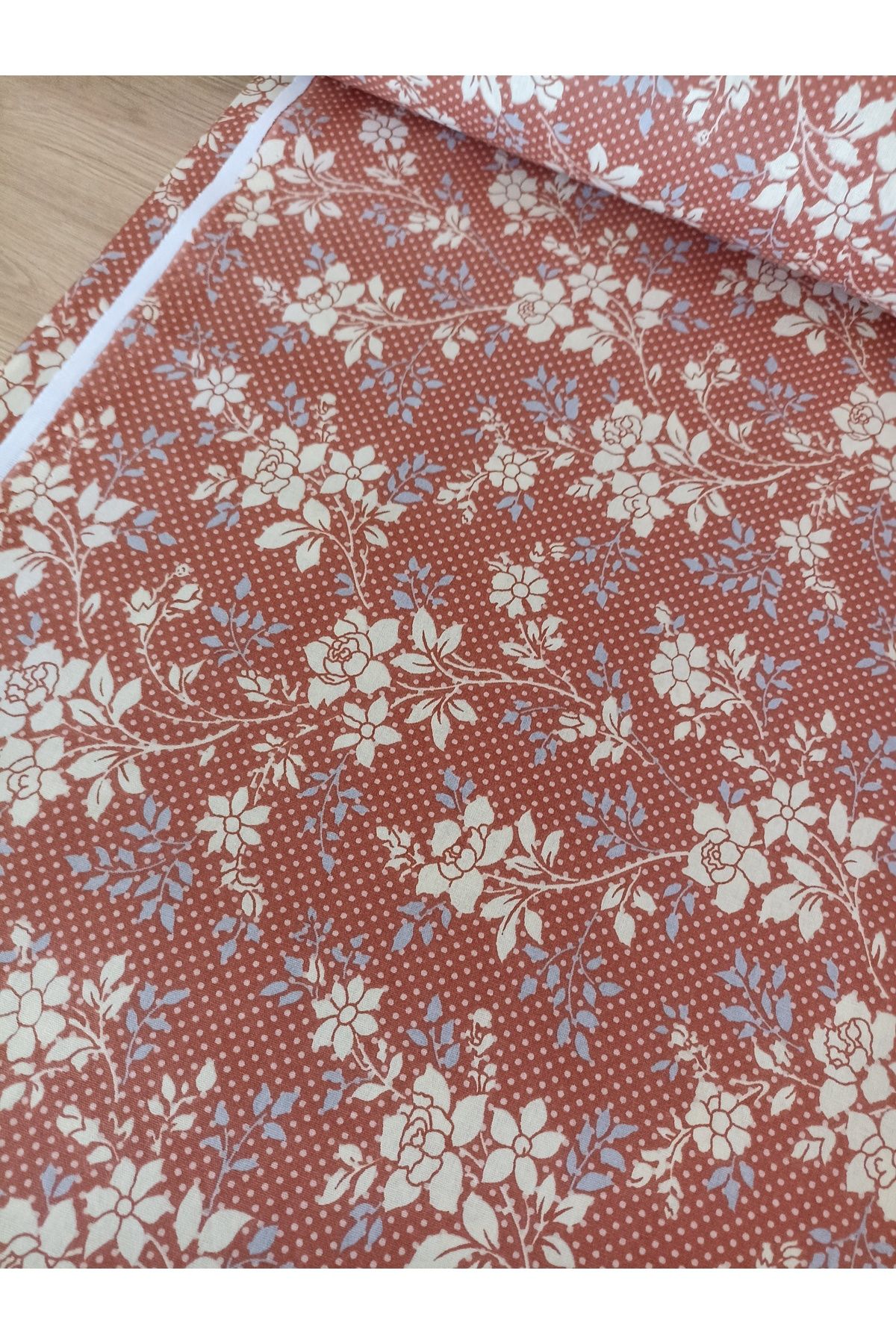 ida design store Kiremit Rengi Puantiyeli ve Çiçek Desenli %100 Pamuk Poplin Kumaş 100x240