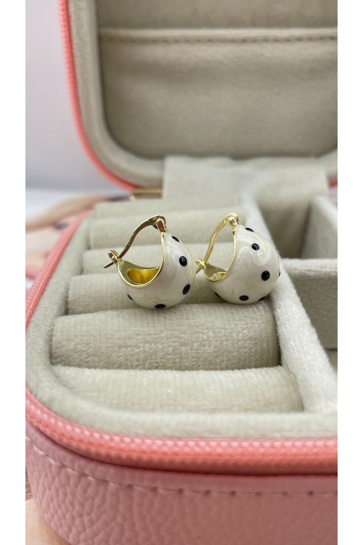 bej jewelry Puantiyeli Gold Çelik Halka Küpe