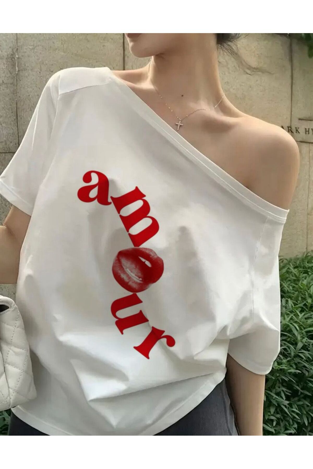 Koklonmoda Kadın Düşük Omuz Kayık Yaka Amour Baskılı T-Shirt