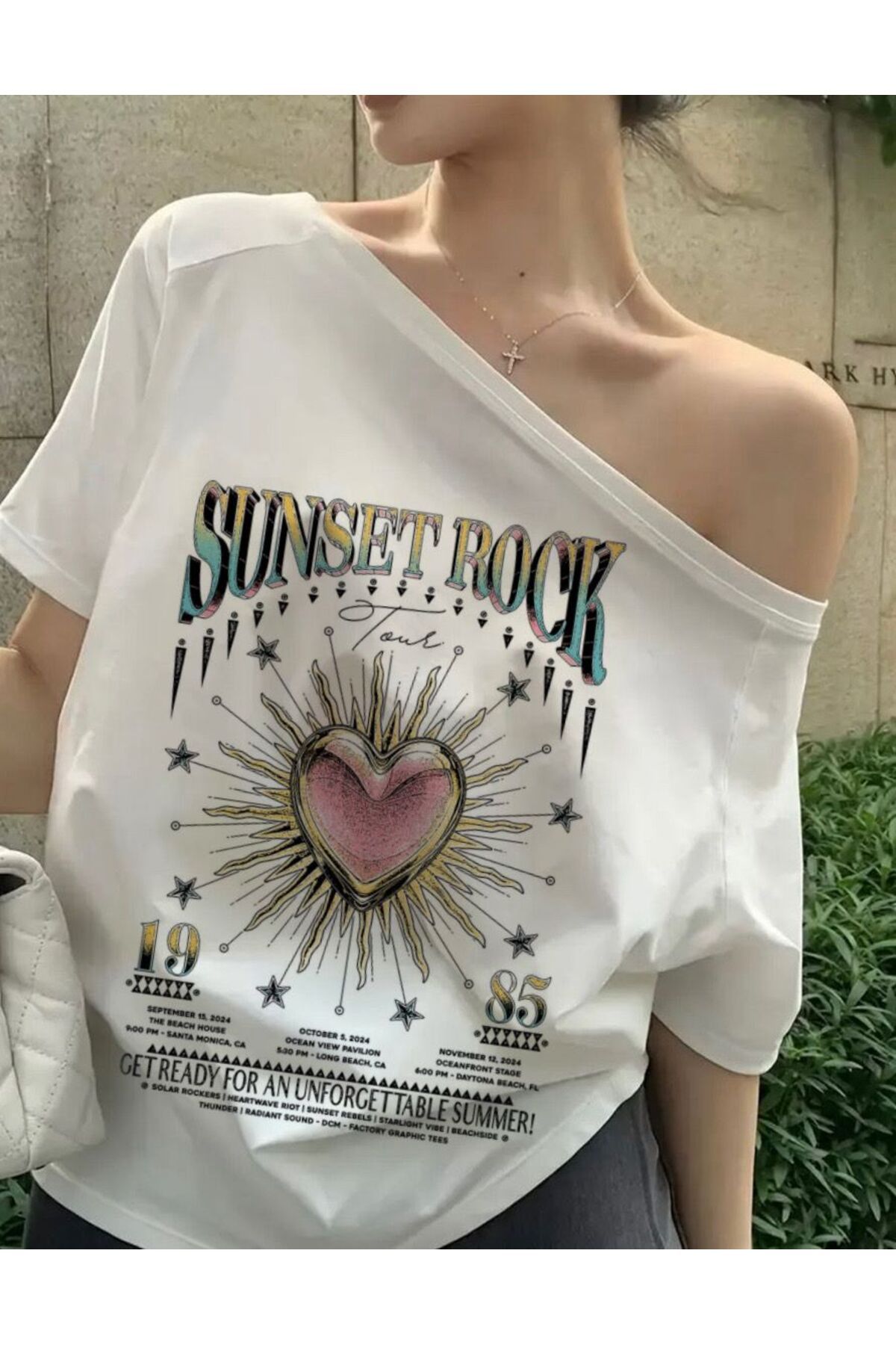 Koklonmoda Kadın Düşük Omuz Kayık Yaka Sunset Rock Baskılı T-Shirt