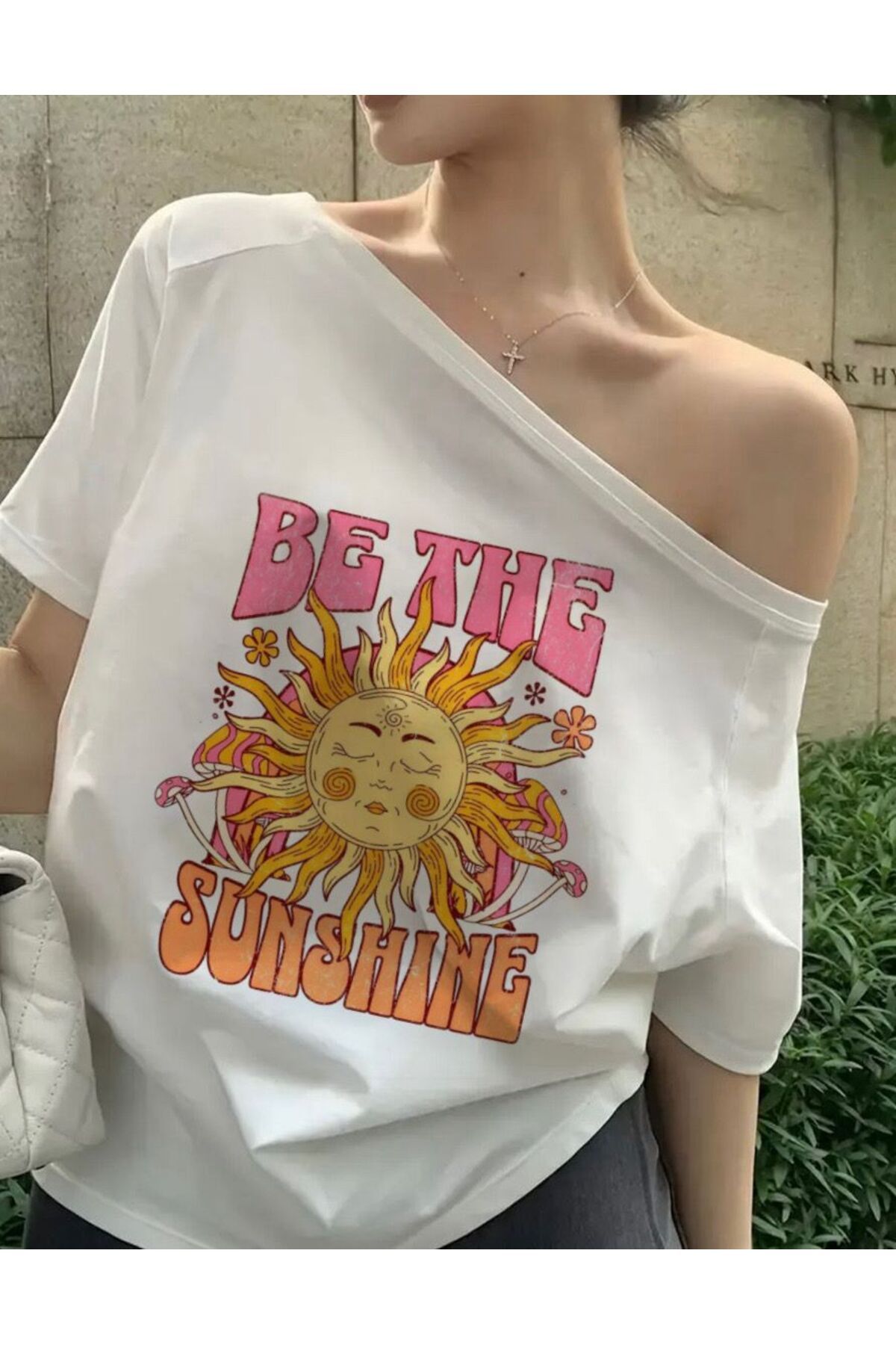 Koklonmoda Büyük Beden Kadın Düşük Omuz Kayık Yaka Be The Sunshine Baskılı T-Shirt