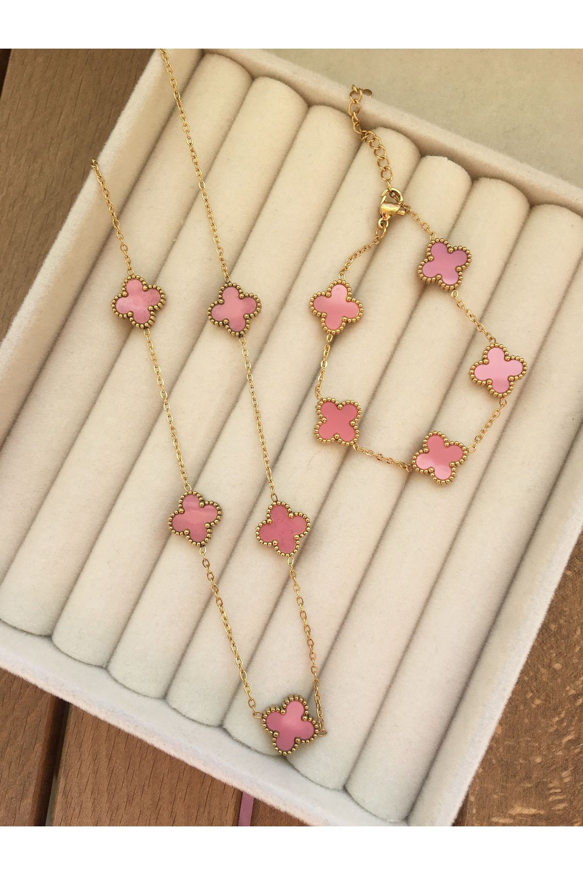 GUNESTAKI Gunestakı Gold Toz Pembe Çelik Vc Model Yonca Kolye ve Bileklik Set
