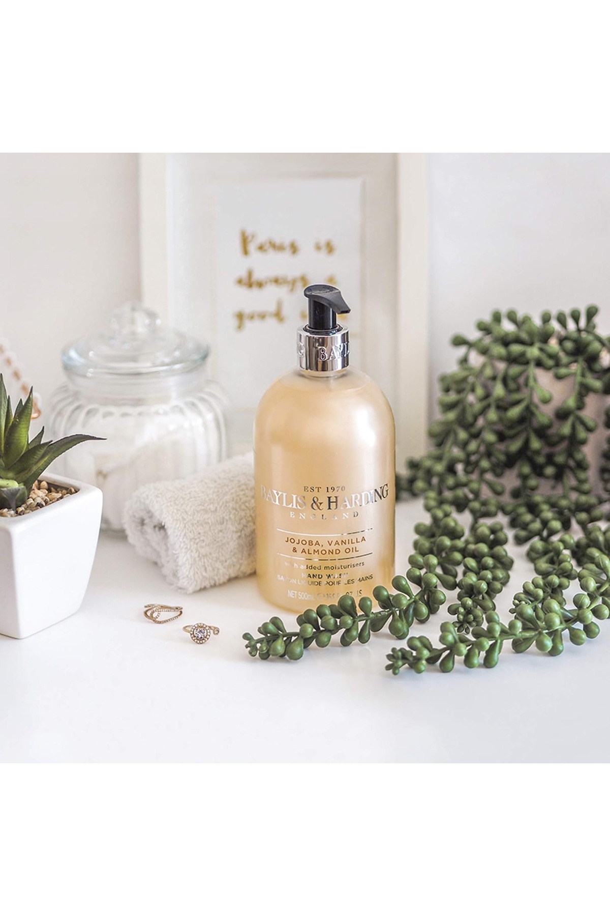 Baylis & Harding-غسول اليدين بزيت الجوجوبا والفانيليا واللوز 4