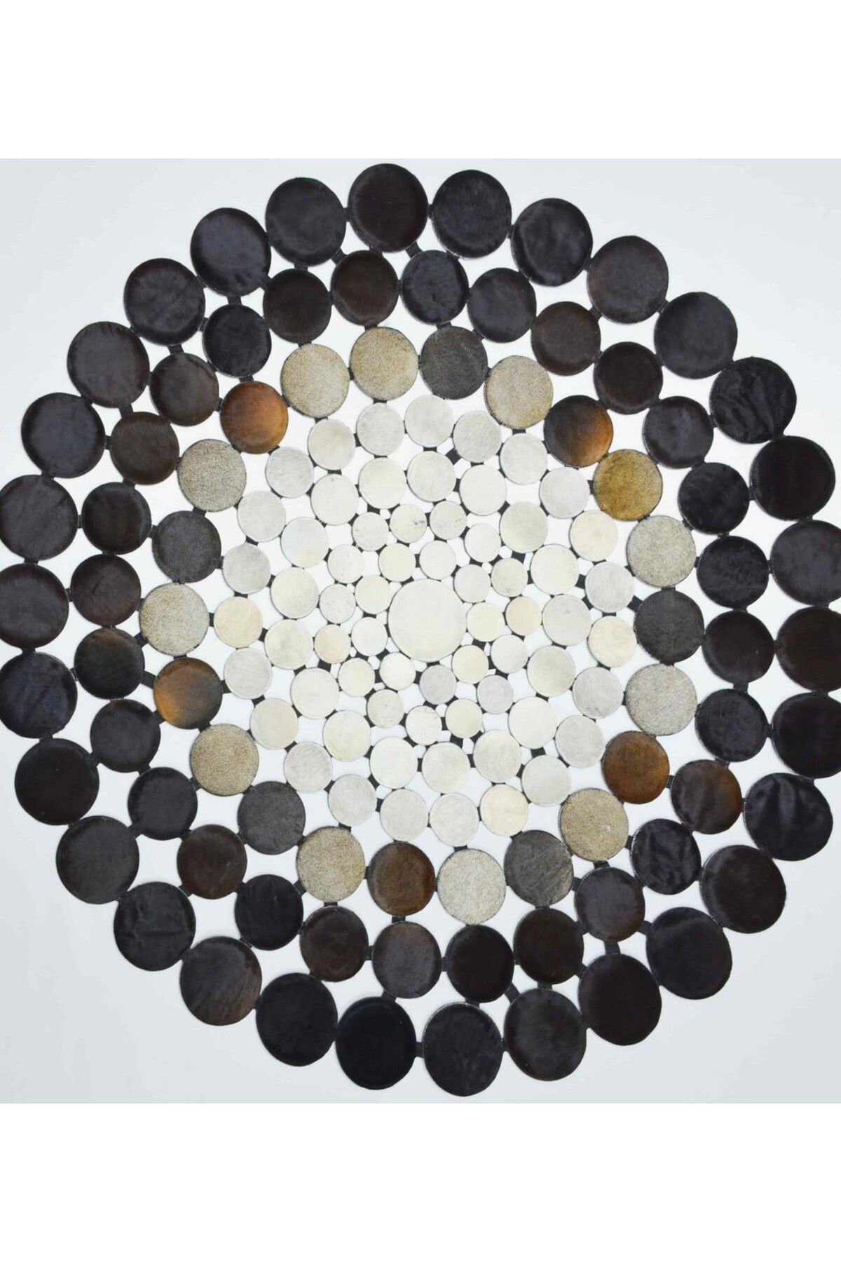 Handmade Siyah ve Beyaz Renk Ombre Geçişli Yuvarlak Deri Patchwork Halı 160x160 cm (2,56 m²)