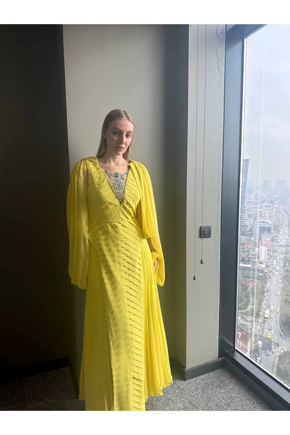 Atelier Pret Taş Aksesuarlı Pliseli Yarasa Kollu Uzun Abiye Elbise