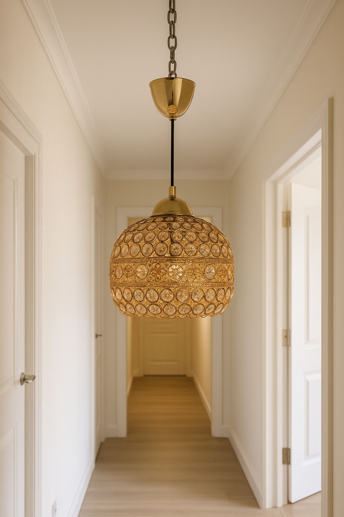 AILEEN Gold Renkli Kristal Cam Detaylı Modern Sarkıt Avize - Oturma Odası, Salon ve Koridor İçin Uyumlu