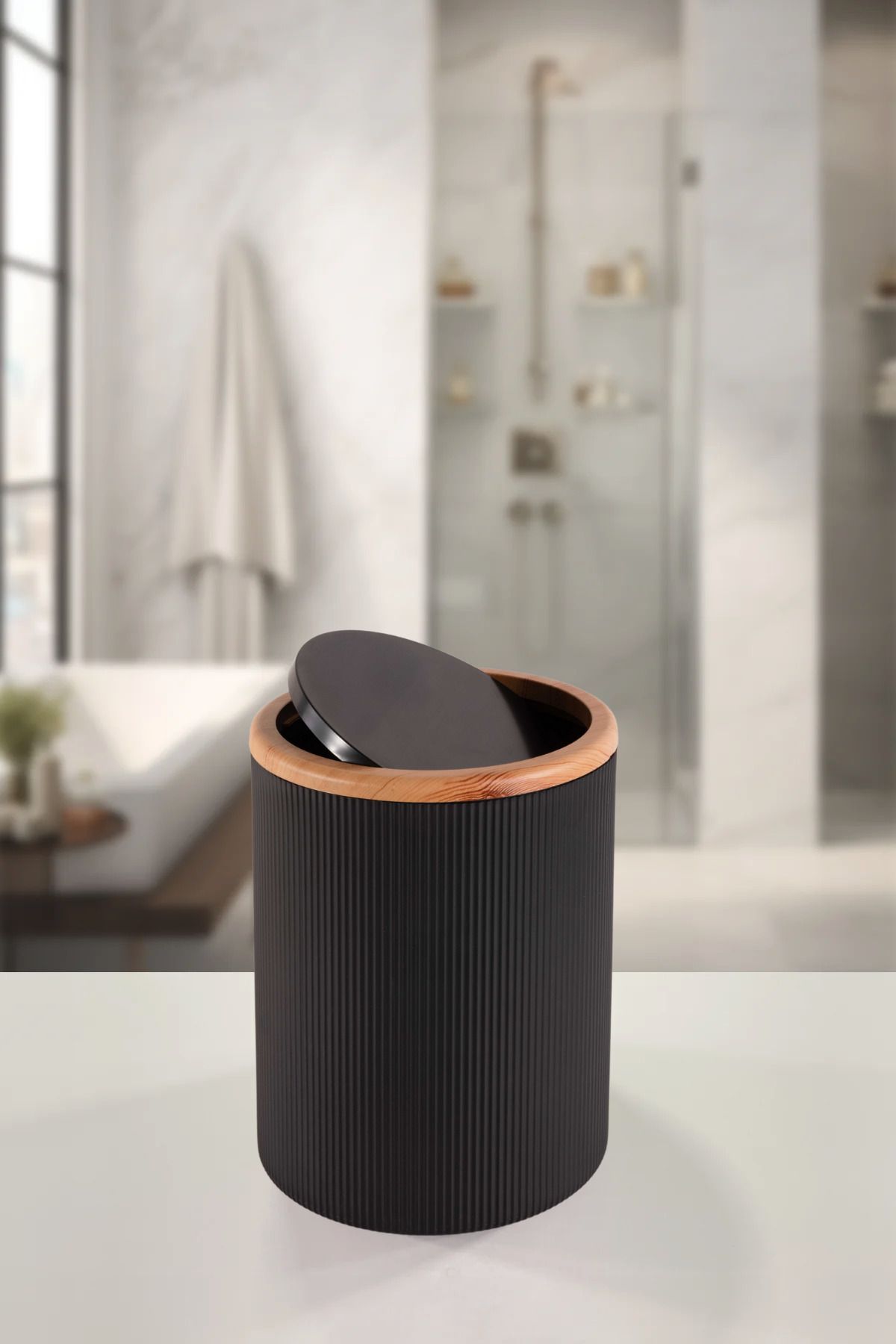 12den Bambu Desenli Çöp Kovası Plastik, Sallanır Kapaklı Banyo Ve Mutfak Tezgah Üstü Çöp Kovası 6 Lt Siyah