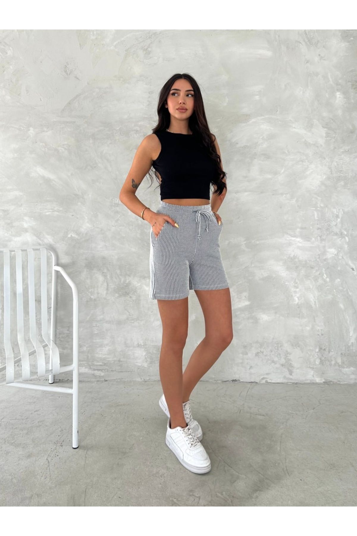 Ozy Fashion Su Yolu Çizgili Yazlık Siyah Şort