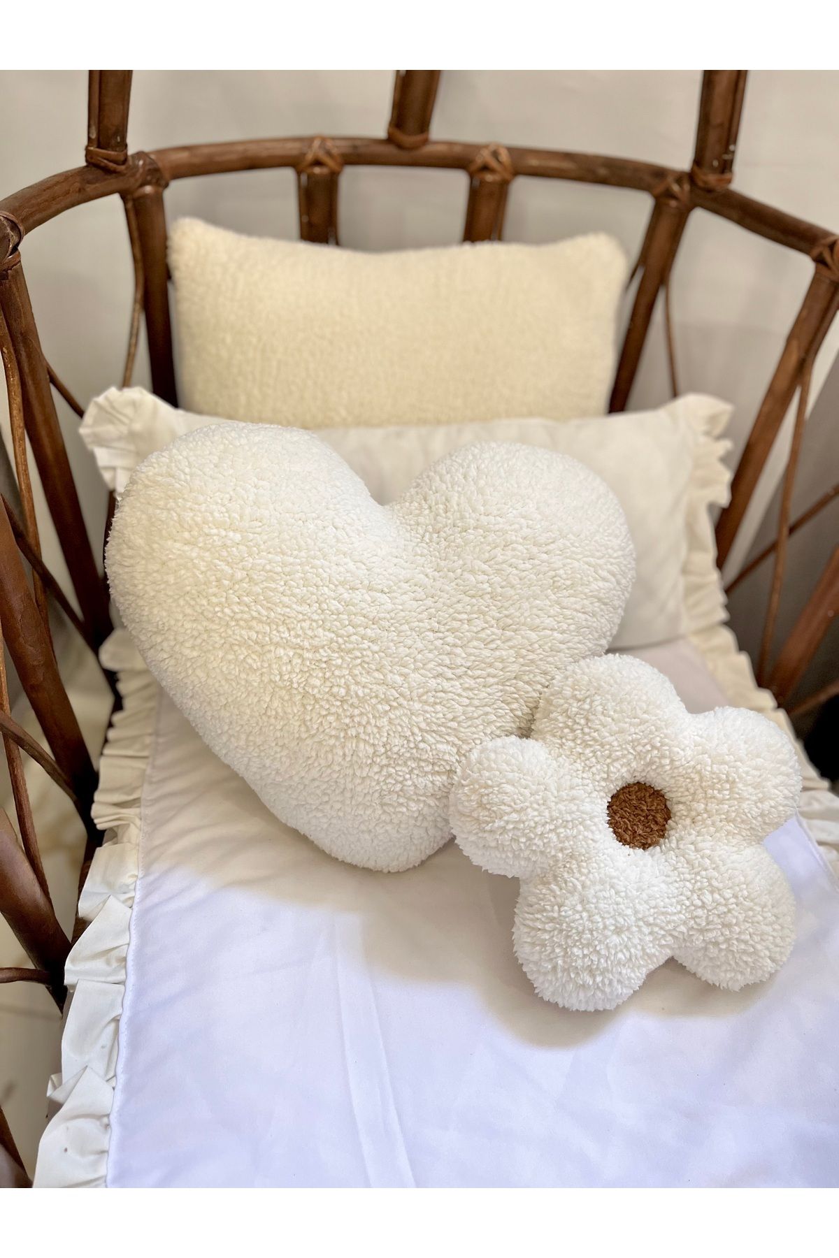 Cherry Bloom Cotton Papatya Yastık Mini ve Kalp Yastık Krem