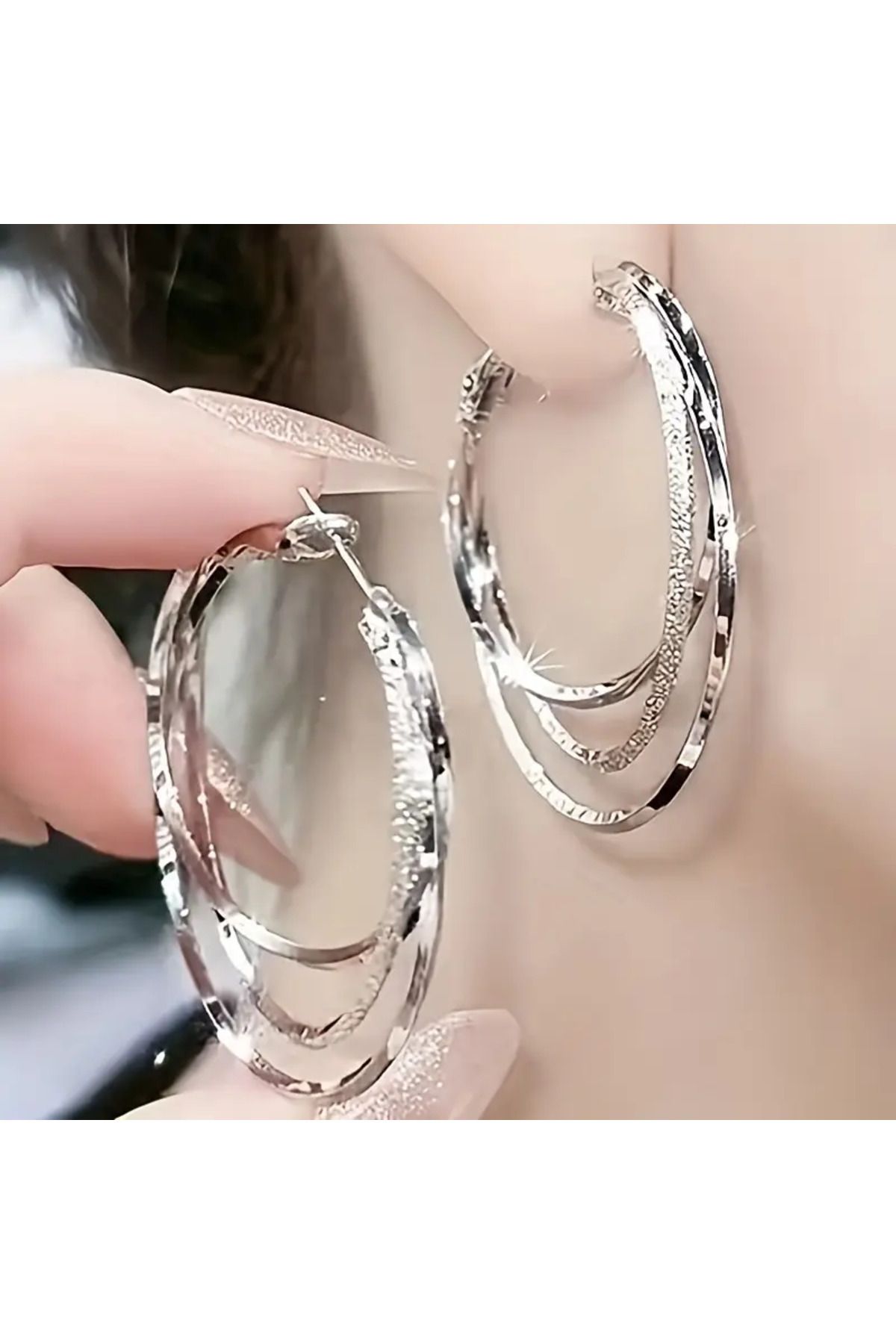 COOL LADIES 3 Katlı Çelik Halka Küpe – Abartılı ve Şık Tasarımıyla Göz Alıcı!