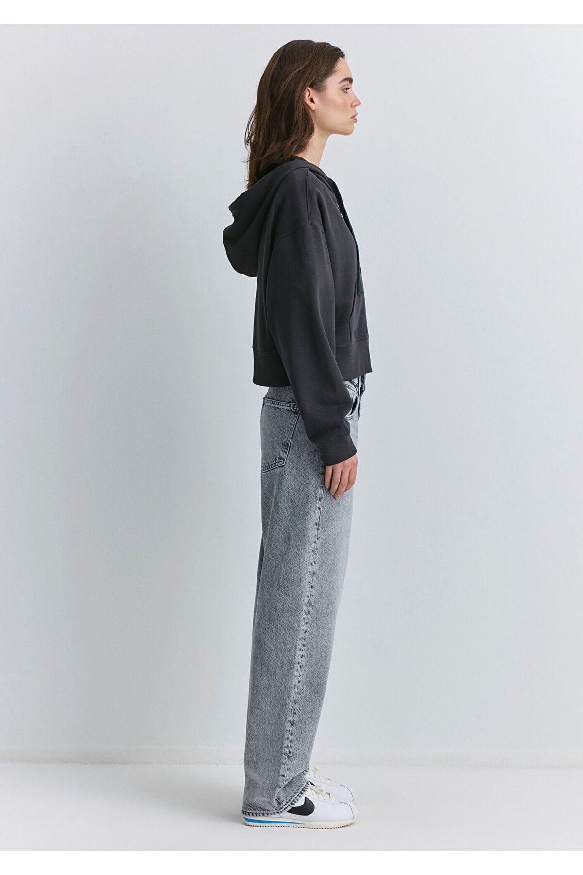 Mavi-Anthrazitfarbenes Crop-Sweatshirt mit Patch-Logo und Reißverschluss 1s10297-70087 4
