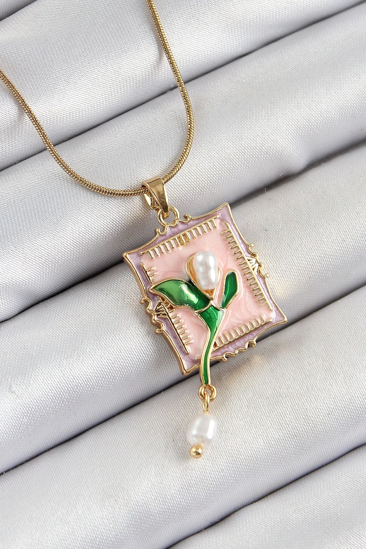 GLIMMERY 316L Çelik Zincir Pembe Sanatsal Portre Sallantılı İnci Detaylı Lale Model Gold Renk Kadın Kolye