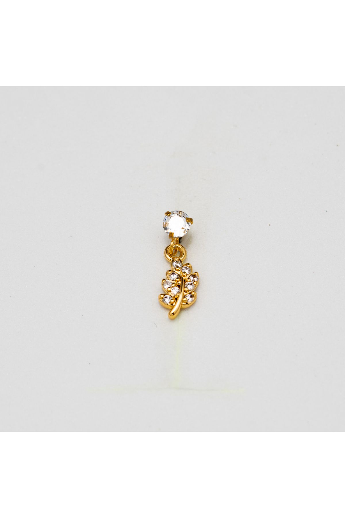 Piercing by Sever SALLANTILI YAPRAK ÇELİK PIERCING… ALTIN/GOLD RENKLİ ve ŞEFFAF TAŞLI (TARGUS HELIX CONCH FLAT)
