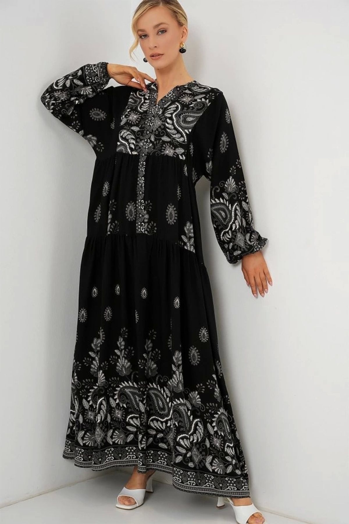 Butik 2423 Otantik Desenli Tesettür Elbise - Siyah - Beyaz 1
