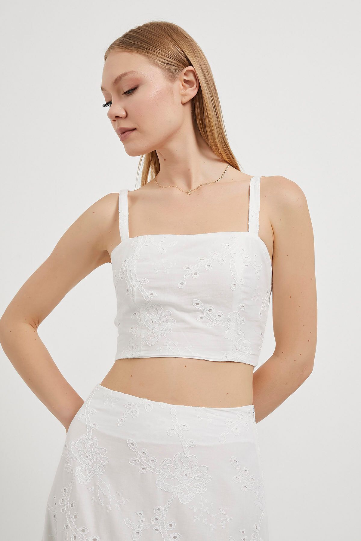 Arma Life ARMALIFE 1850 GİPE DETAYLI ASKILI CROP KADIN BLUZ
