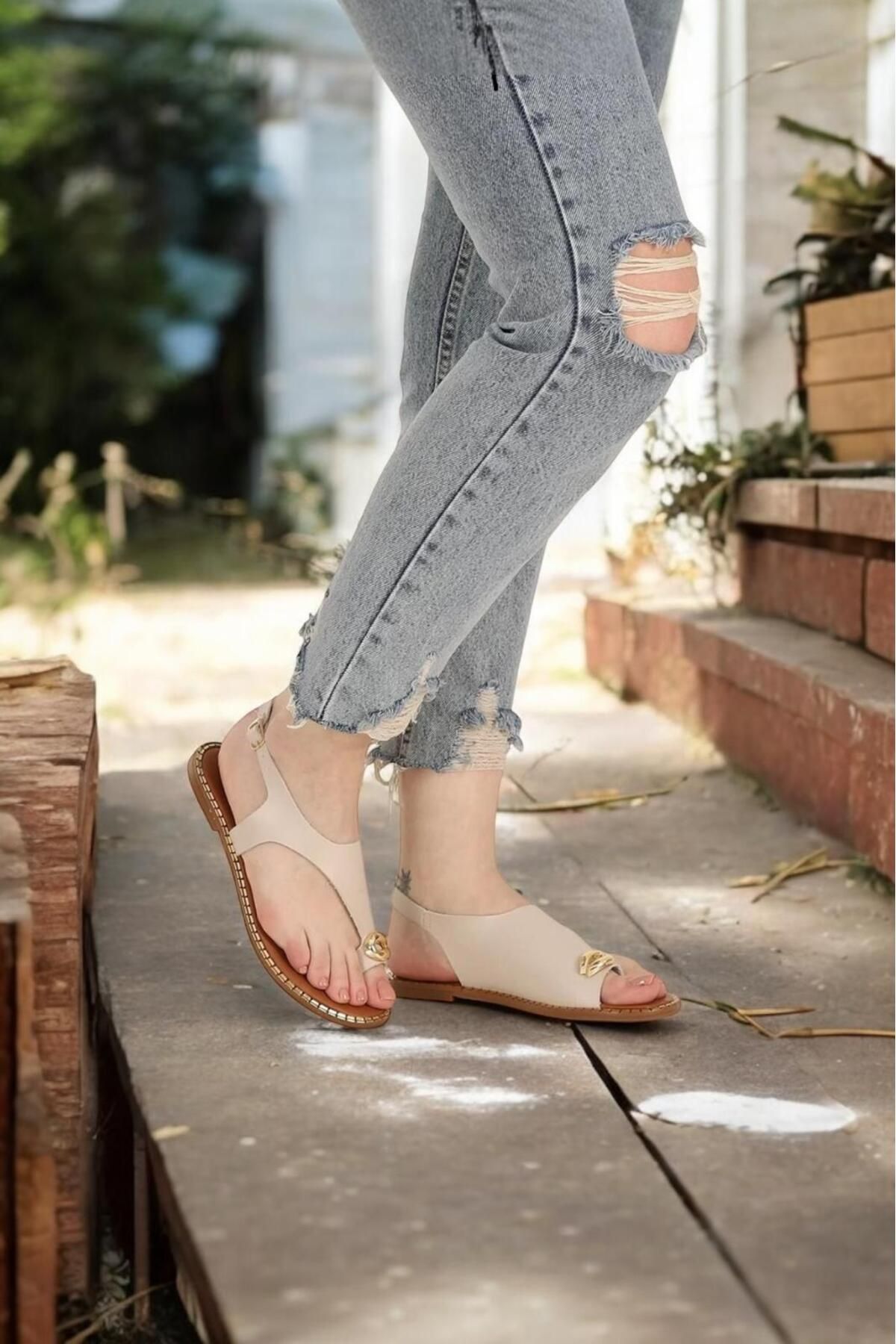 diya shoes Shay Parmak Arası Gold Aksesuarlı Kadın Sandalet-