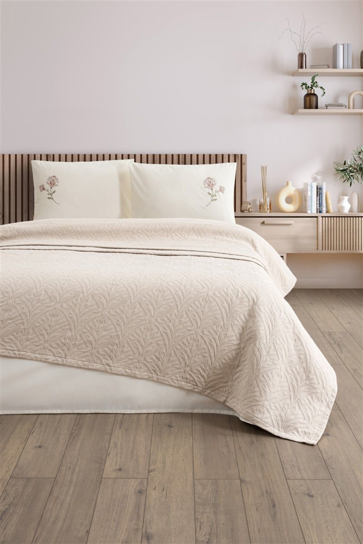 Sevim Tivoli Çift Kişilik Nakışlı, Jakarlı Dokuma Pike Takımı-220x240 cm-Bej