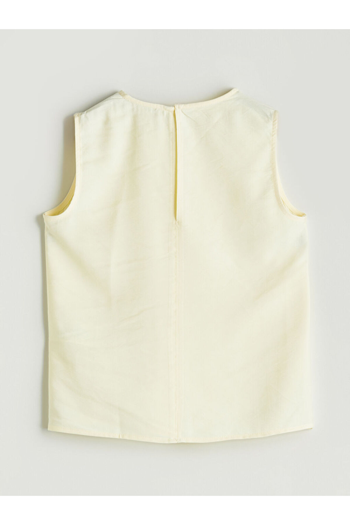 LC Waikiki-Create Your Style from Uzg Store |   Crew Neck Buttoned Blouse 6