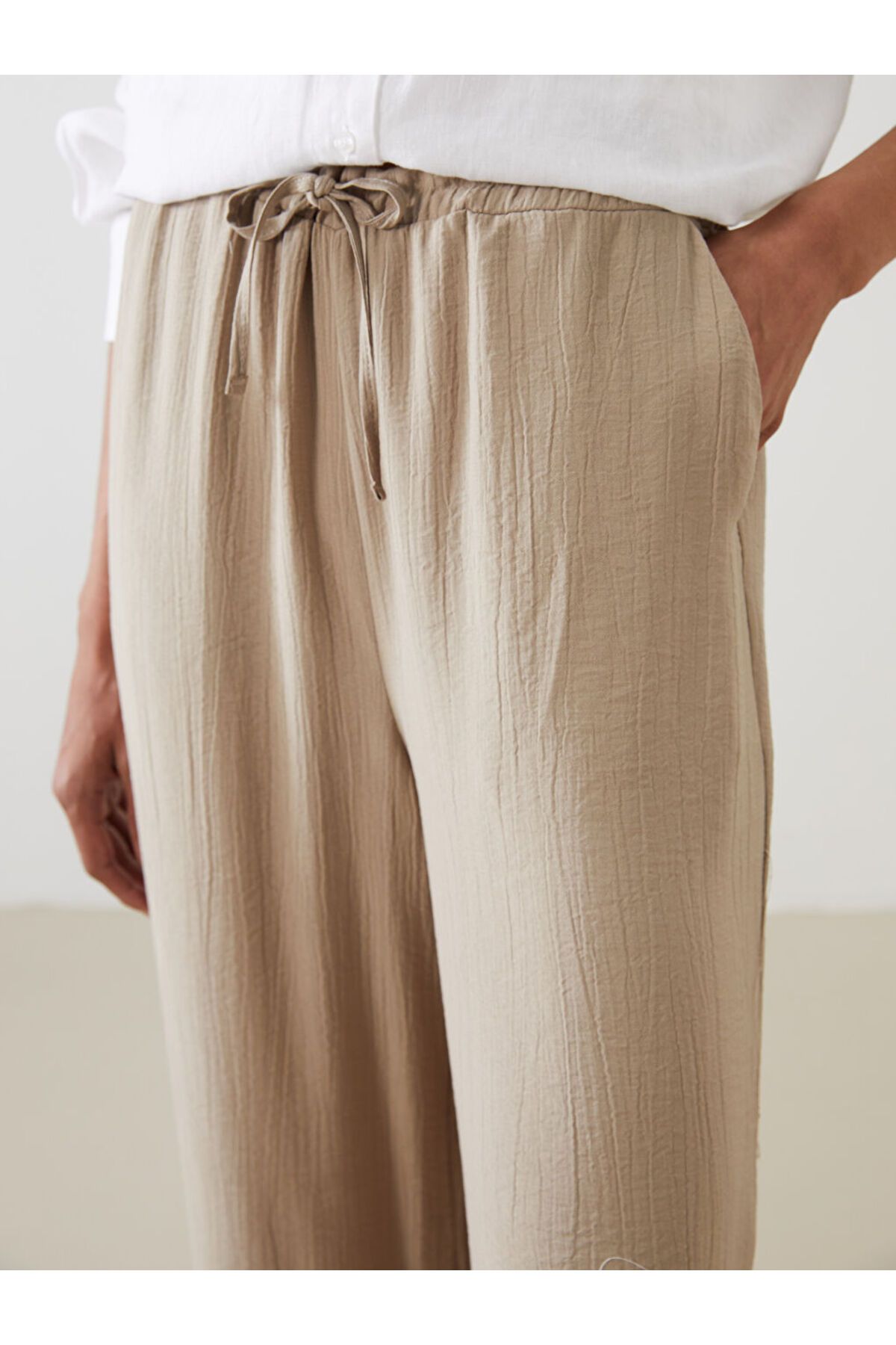 LC Waikiki-Create Your Style from Uzg Store |   Textured Women's Trousers with Elastic Waist 4