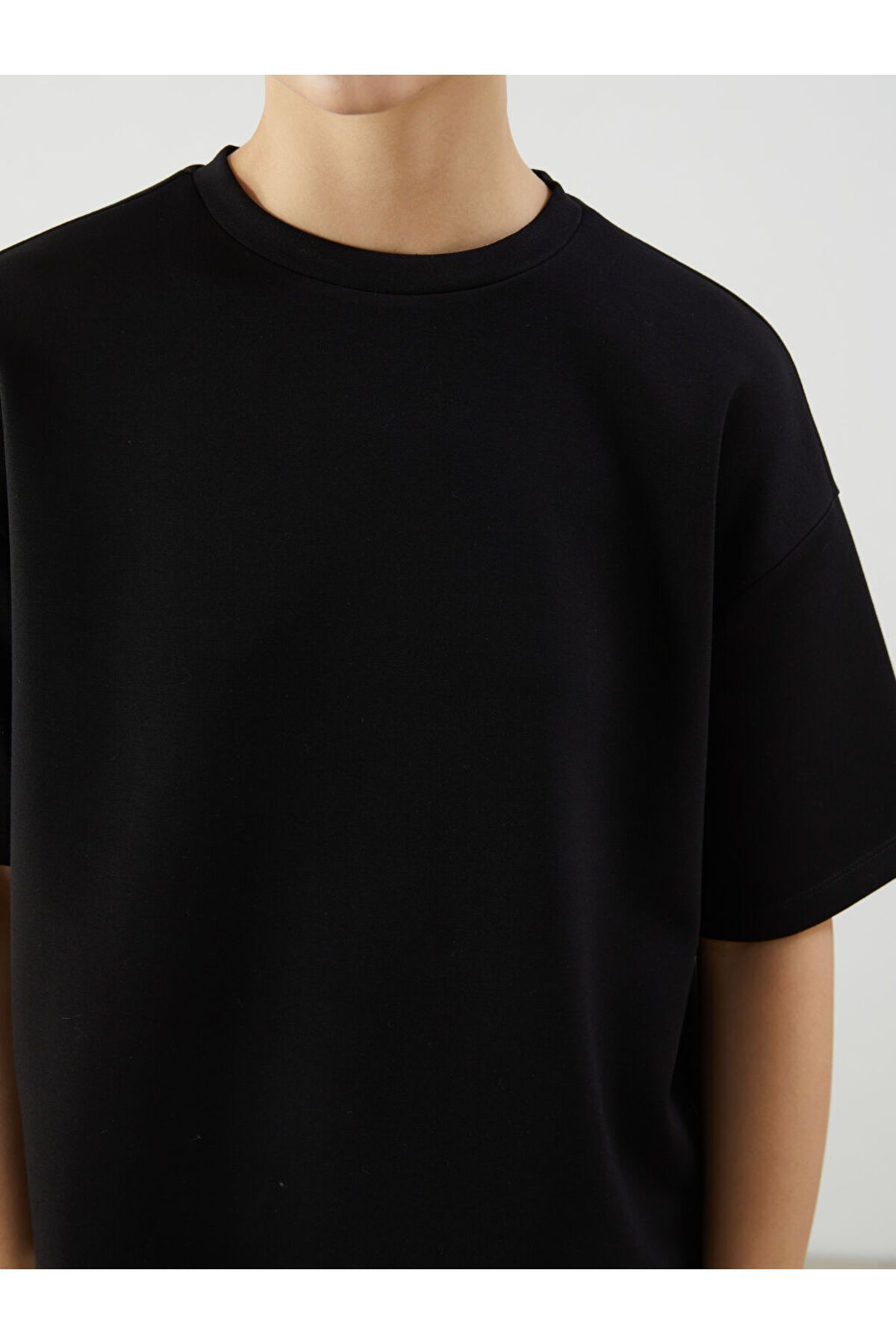 LC Waikiki Yeni Sezon Bisiklet Yaka Oversize Kadin Tisort - S5OM57Z8