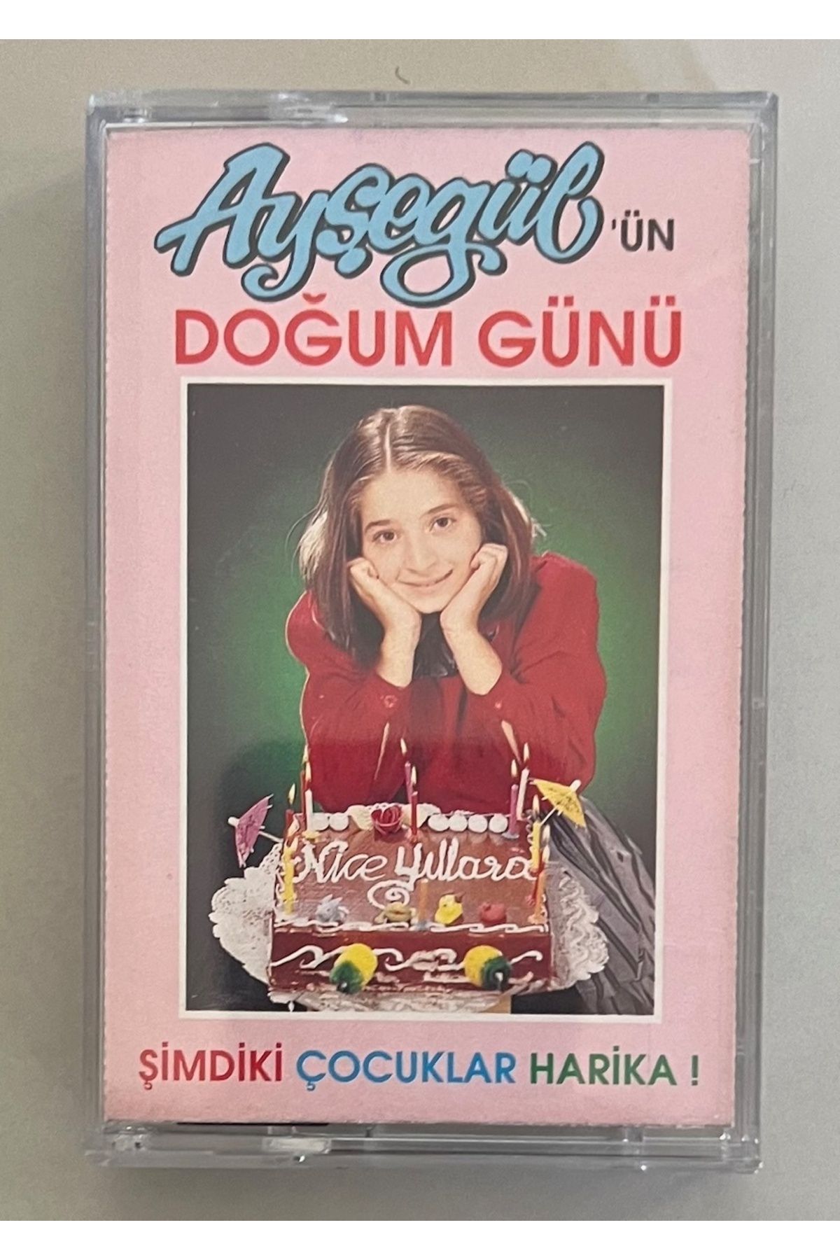 Plakevi İzmir Ayşegül'ün Doğum Günü Şimdiki Çocuklar Harika Kaset (Orjnal Dönem Kağıt Baskı Kaset)