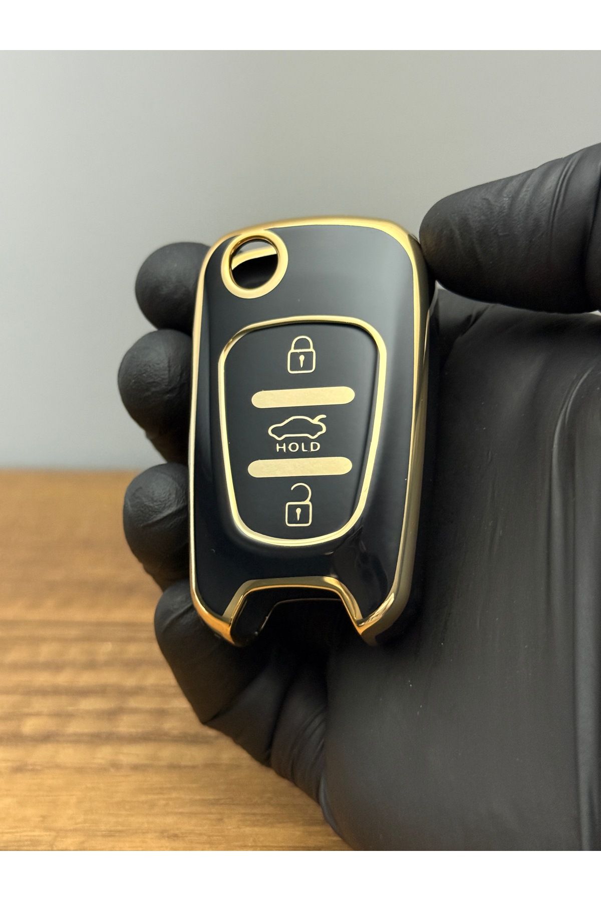 Mavi Keys Hyundai i20, Elantra, Accent Uyumlu Sustalı 3 Düğmeli Silikon Anahtar Koruma Kılıfı – Siyah Renk