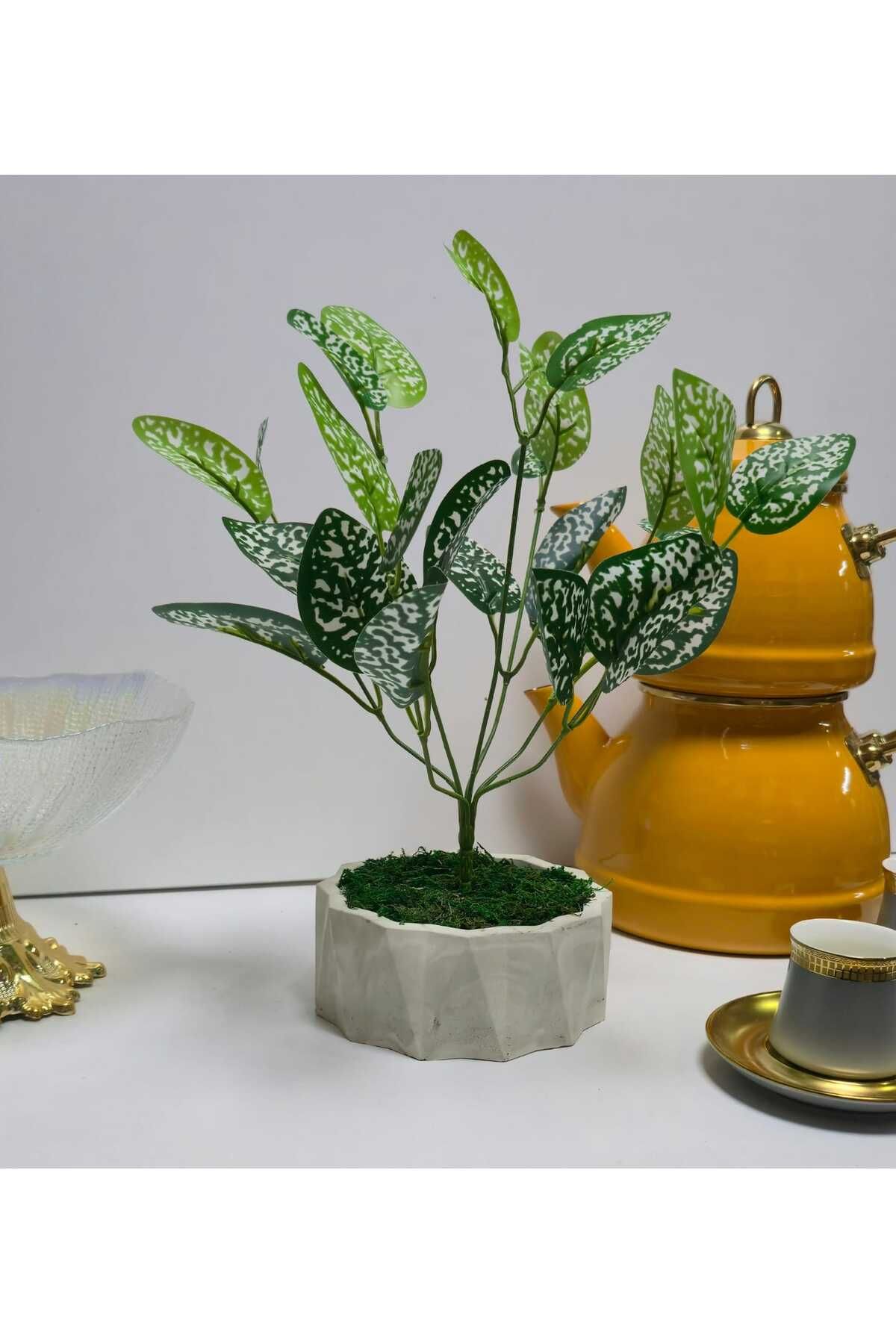Lemonhouse Yapay Çiçek Elmas Kesim Beton Saksıda 28 - 36 Cm Yoğun Yapraklı 1.Kalite