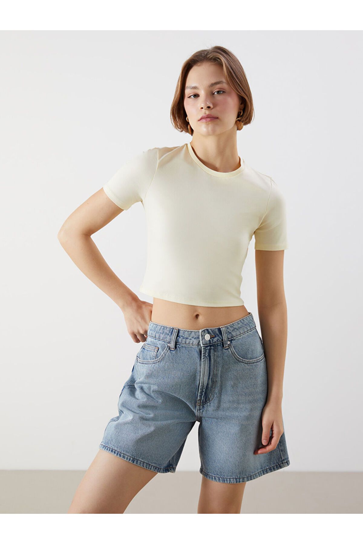 LC Waikiki Yeni Sezon Bisiklet Yaka Kadin Crop - S5GP13Z8