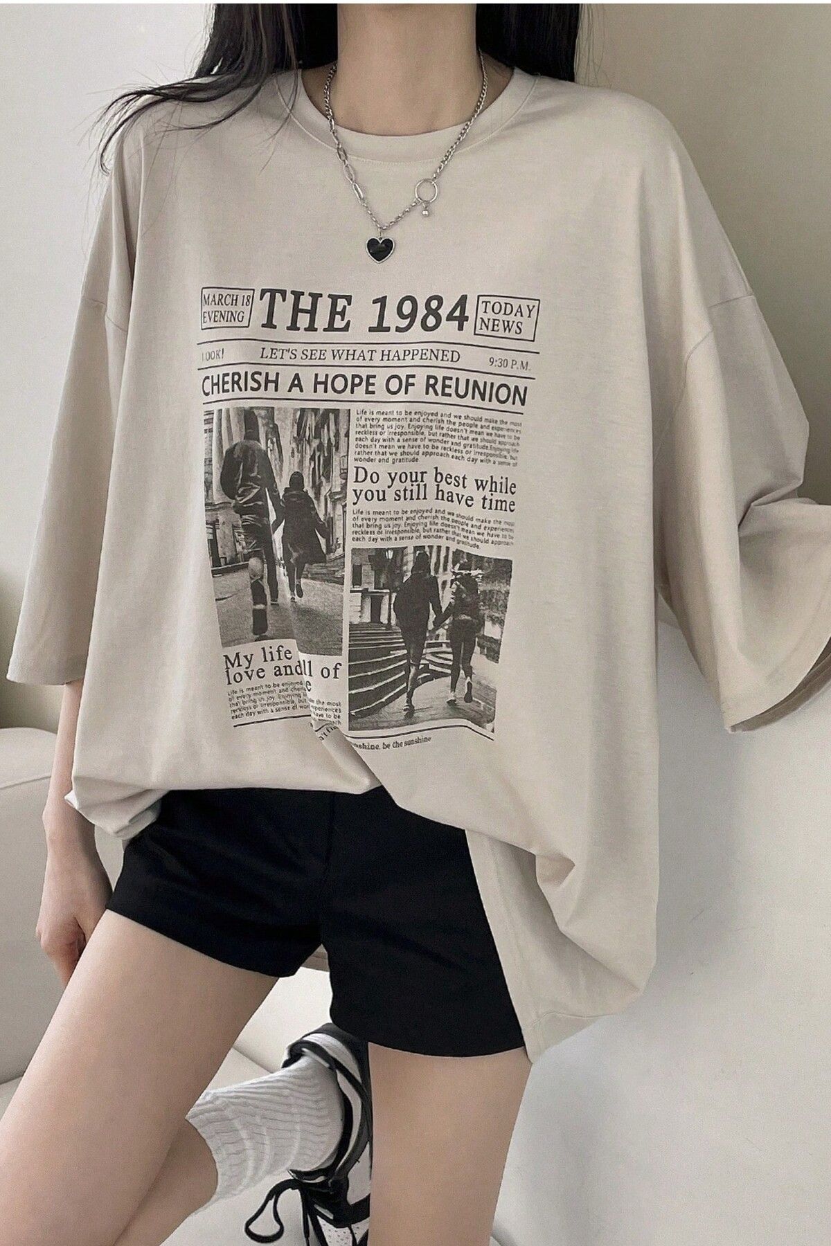 MODAGEN Unisex Bej Bisiklet Yaka 1984 Gazete Baskılı Oversize T-Shirt