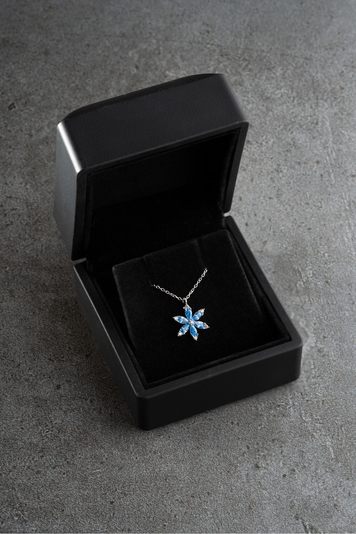 Silvano Jewelry 925 Ayar Gümüş Işıklı Kutuda Aqua Taşlı Lotus Kolye