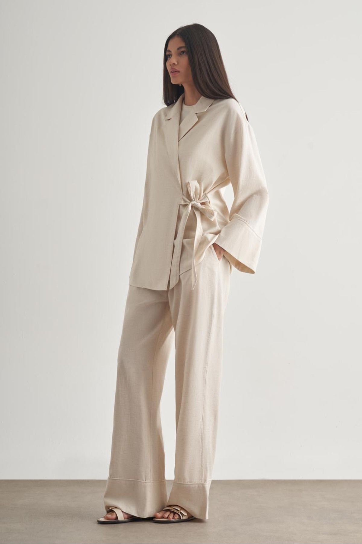 Mizalle Keten Karışımlı Anvelop Bağlı Bej Rengi Kimono Ceket