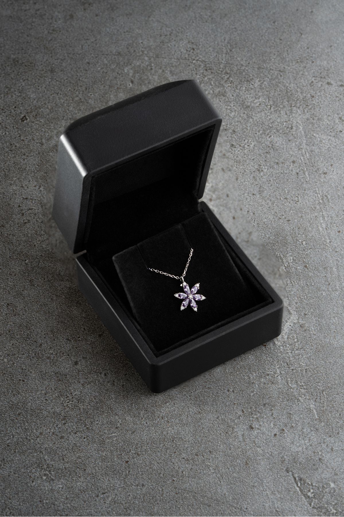 Silvano Jewelry 925 Ayar Gümüş Işıklı Kutuda Mor Taşlı Lotus Kolye