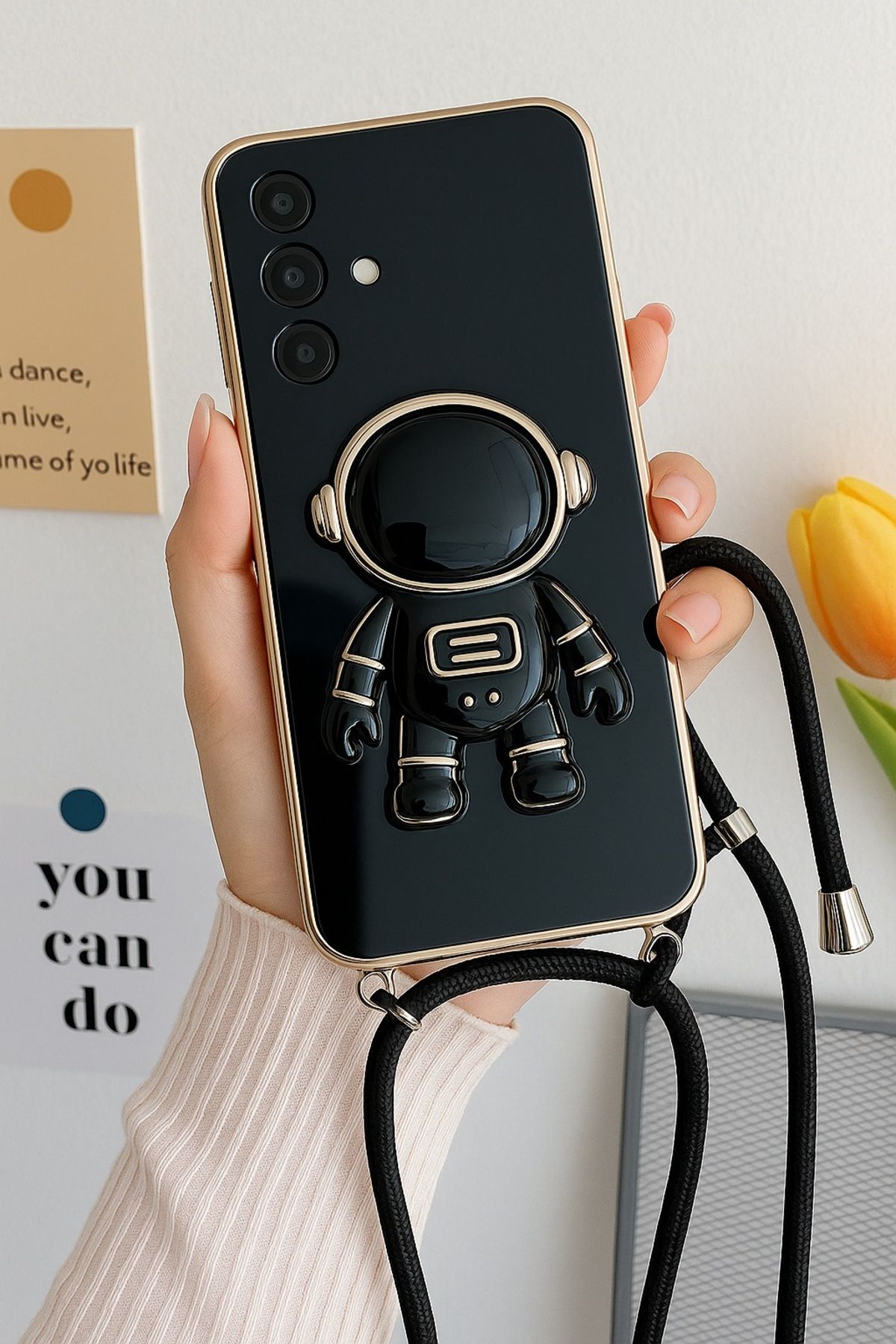 Coverzone Samsung Galaxy A16 ile Uyumlu Ipli Boyun Askılı Astronot Figürlü Kılıf Pastel Renkli Kılıf