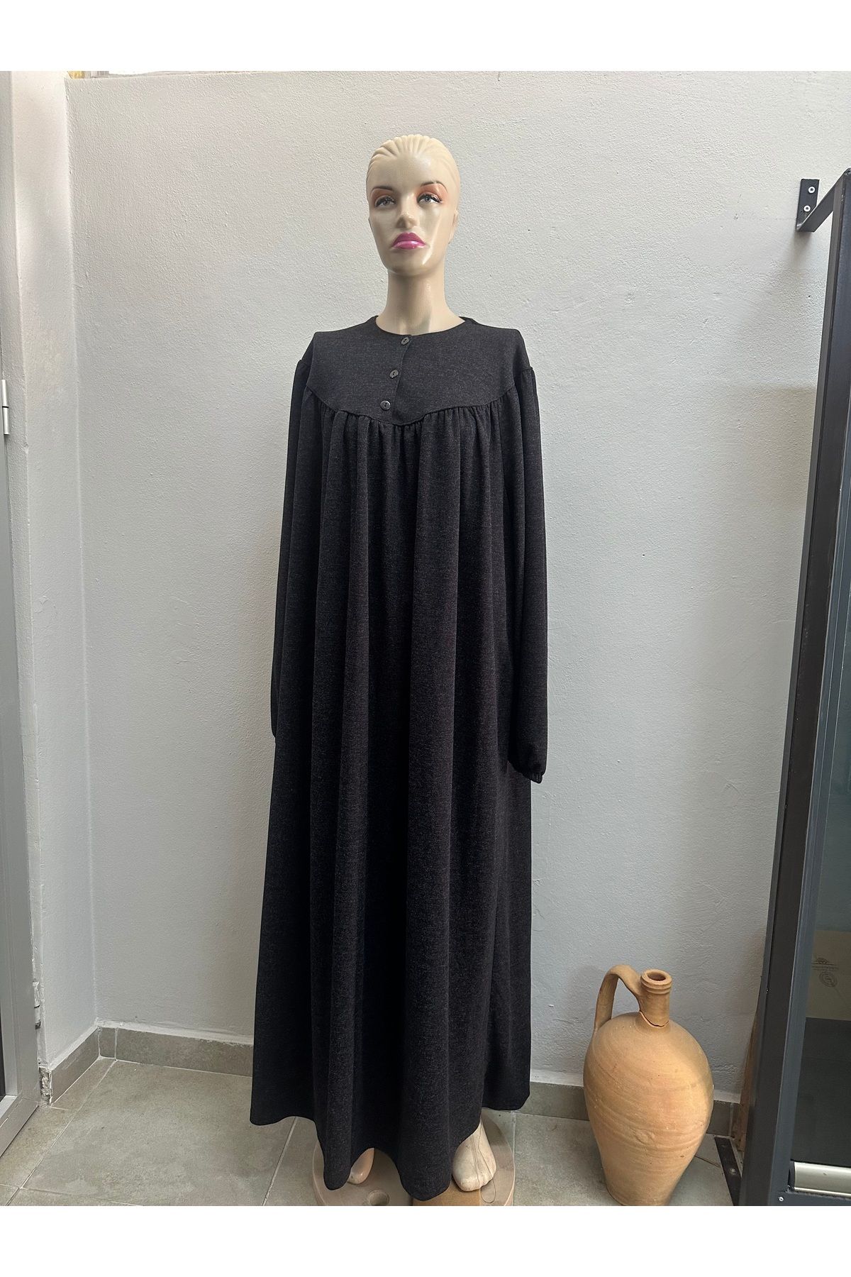 Zülal İthal Yün Kumaş, Yuvarlak Yaka, Lastik Kol, (89*2=178 cm. Göğüs/ Boy 145 ölçü YOK.