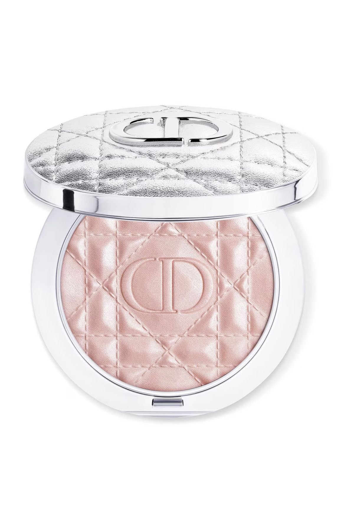 Dior ışığı her açıdan yansıtan 3 yeni bitiş¹ ile ışıltılı aydınlatıcı pudra
