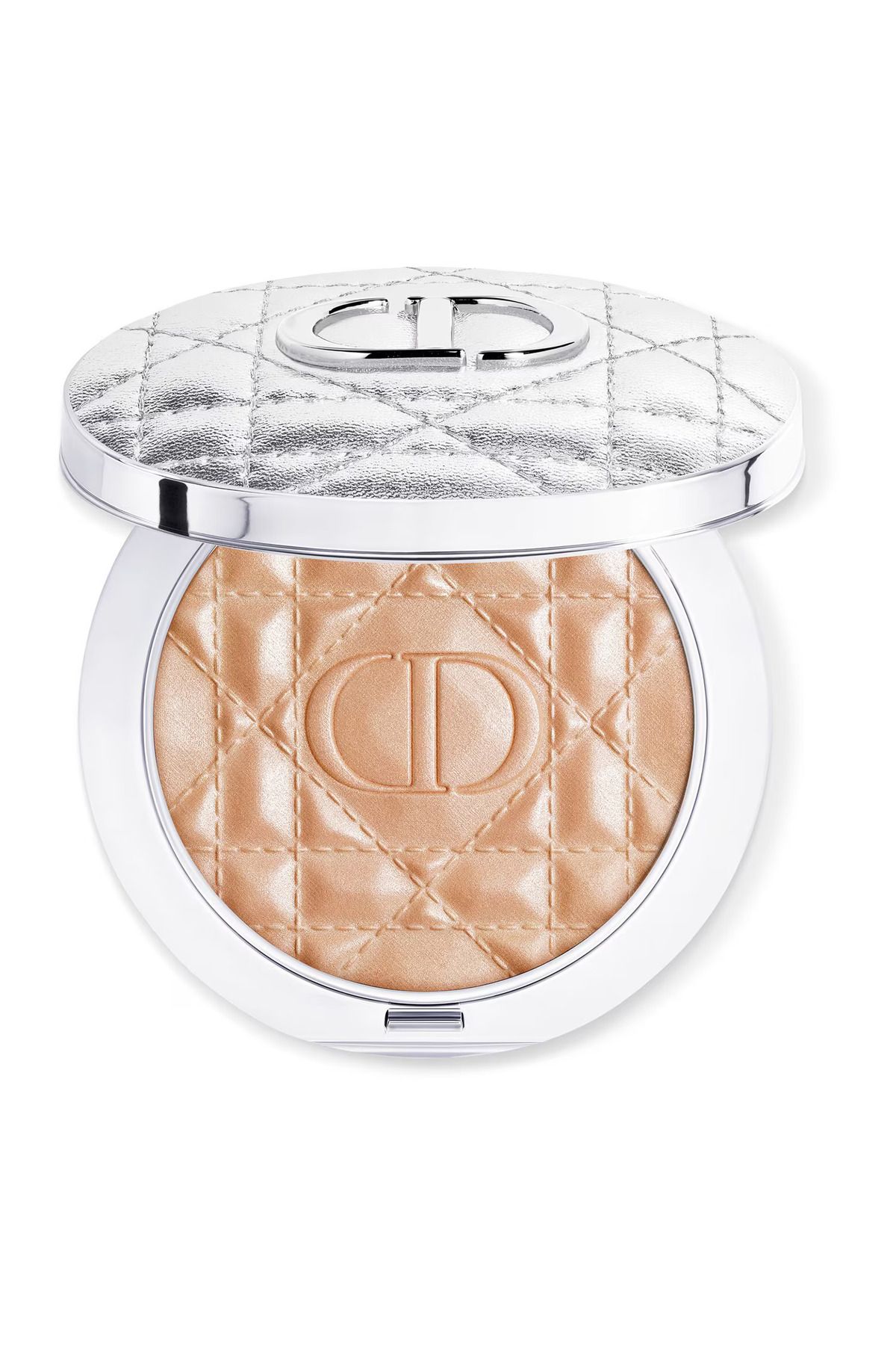 Dior ışığı her açıdan yansıtan 3 yeni bitiş¹ ile ışıltılı aydınlatıcı pudra