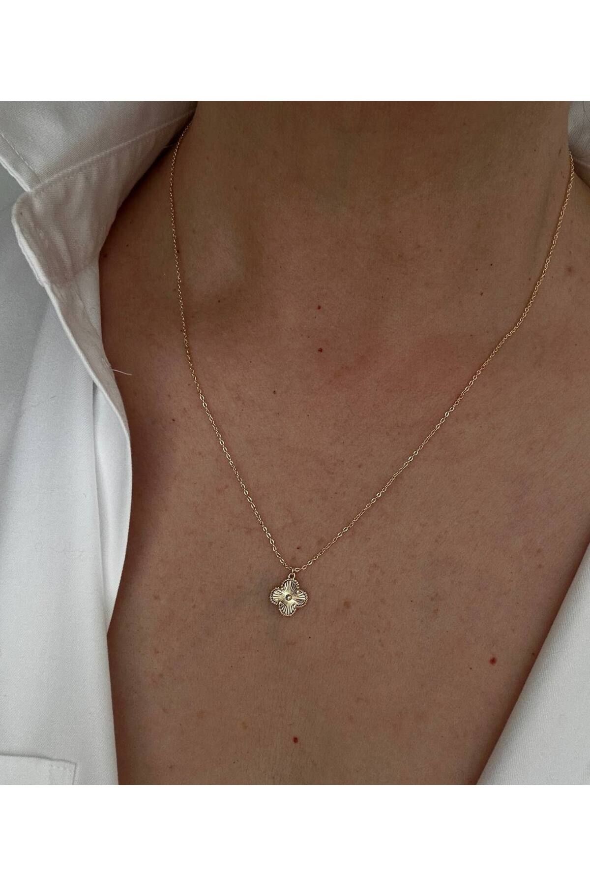 Esmeray Aksesuar Vip Çelik Gold Renk Yonca Figürlü Kolye Uzunluk 43 cm 48 cm.