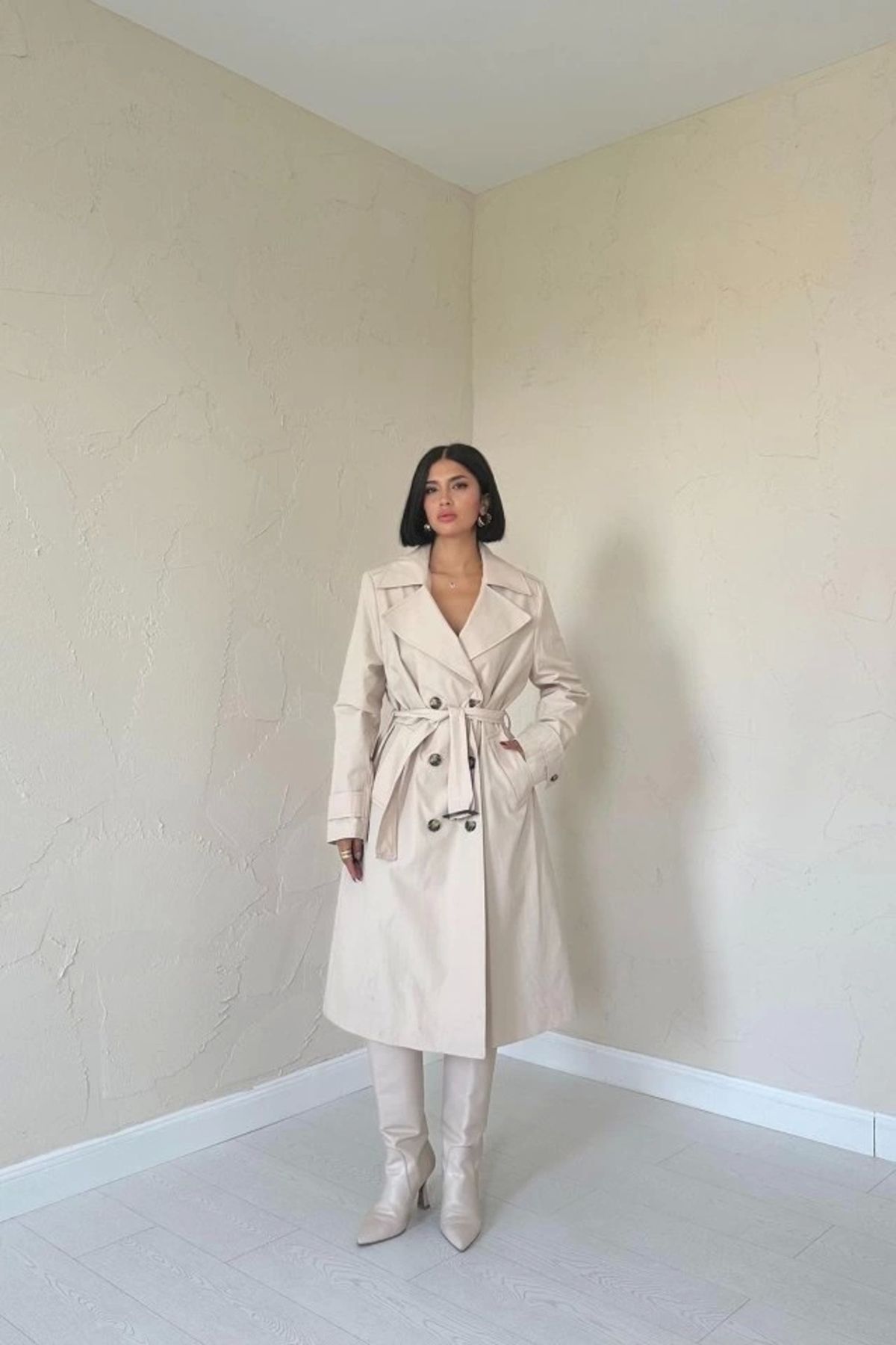 Butik Bej Uzun Kemerli Trençkot