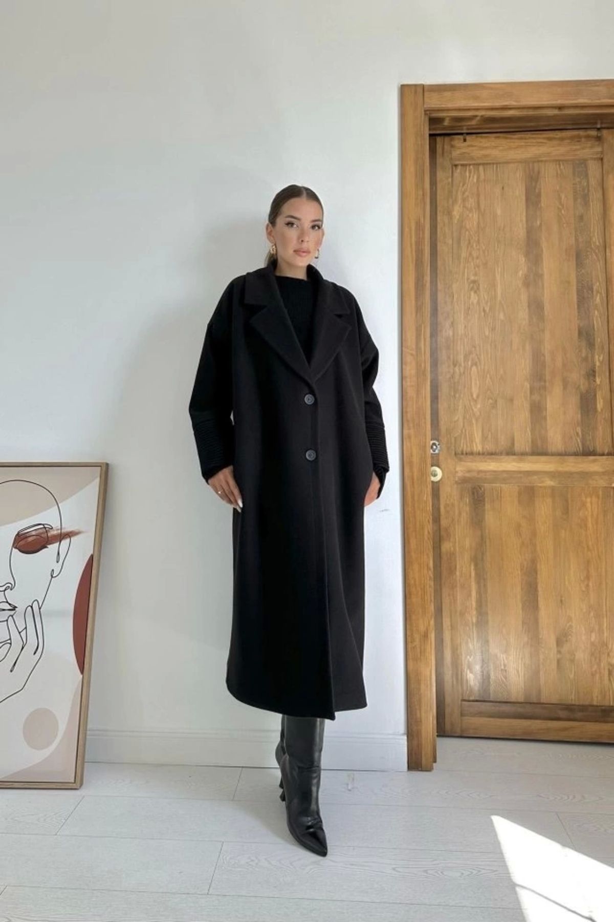 Butik Siyah Manşet Detaylı Kaban