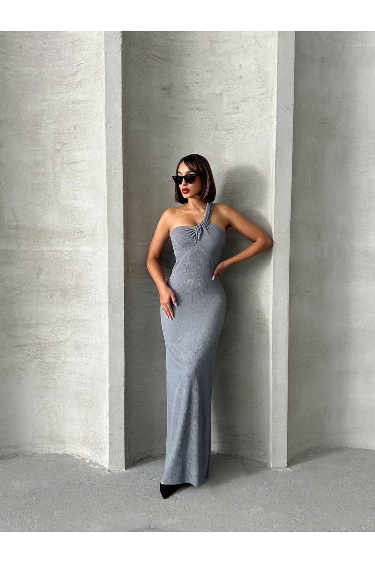 BellevieStore Tek omuz pliseli elbise