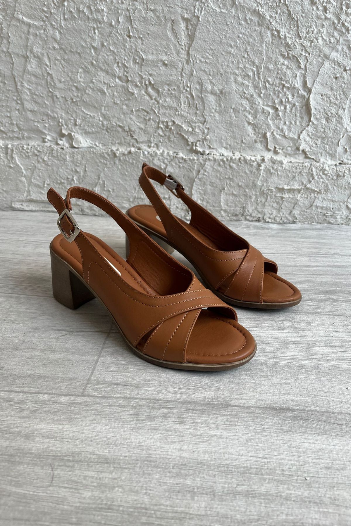 ERDİ AKAY Kadın Hakiki Deri Topuklu Comfort Sandalet