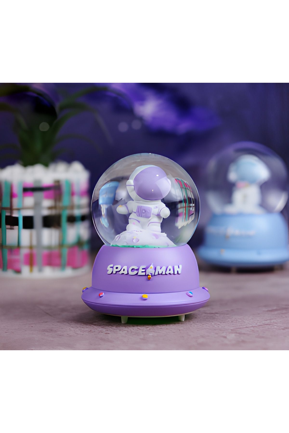 D&M Life Collection Küçük Astronot Işıklı Kar Küresi