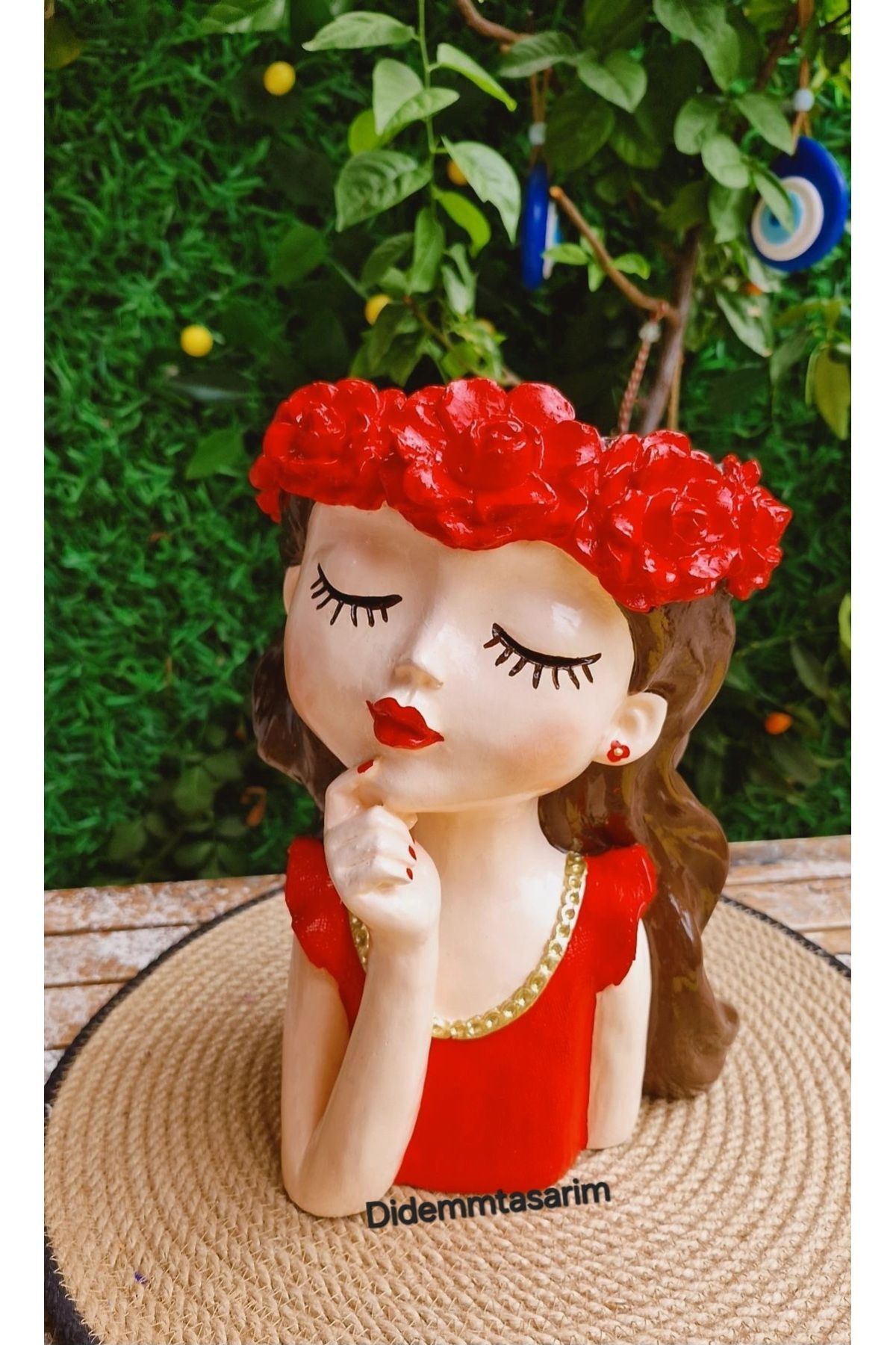 SerenityHaven Çiçekli kız biblo