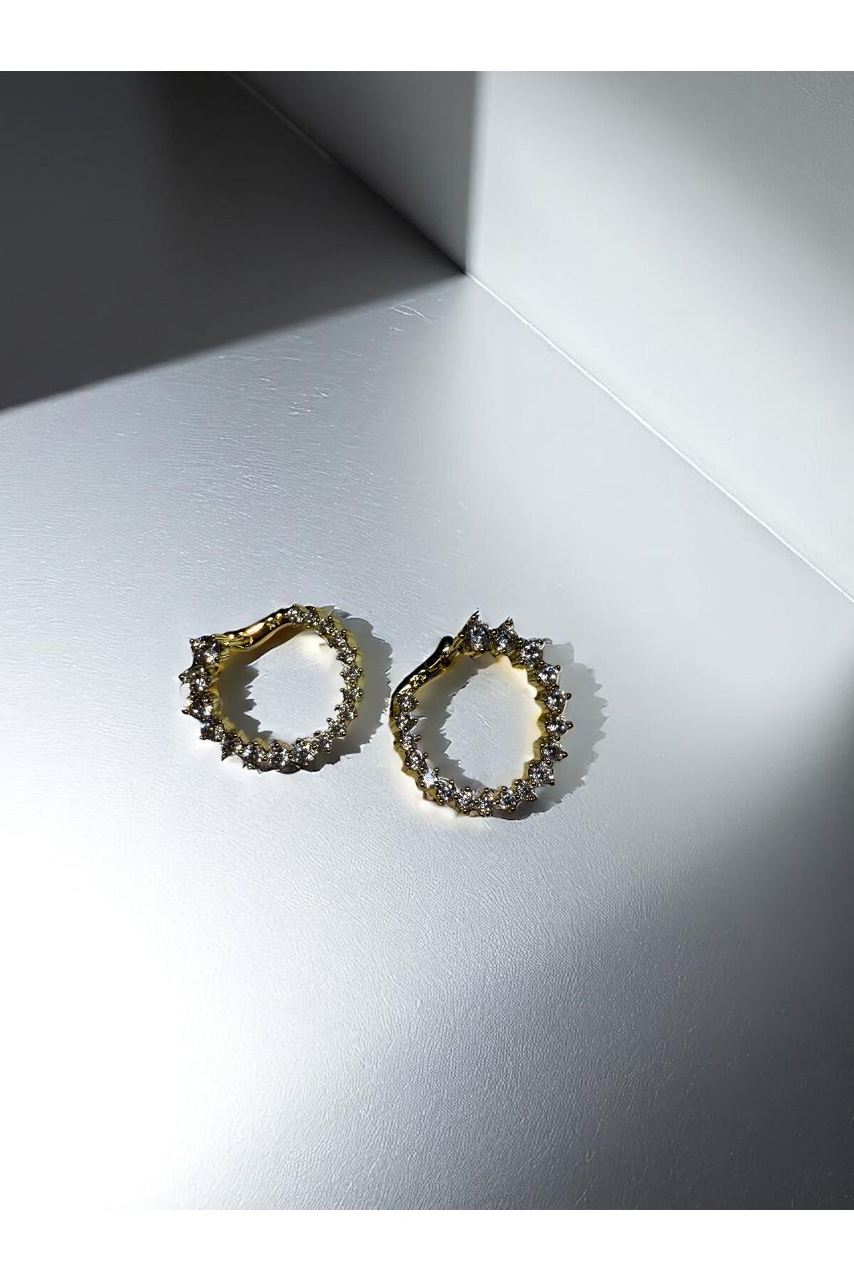 AKMNY BOUTIQUE XUPİNG Kadın Halka Gold Taşlı Küpe Çelik