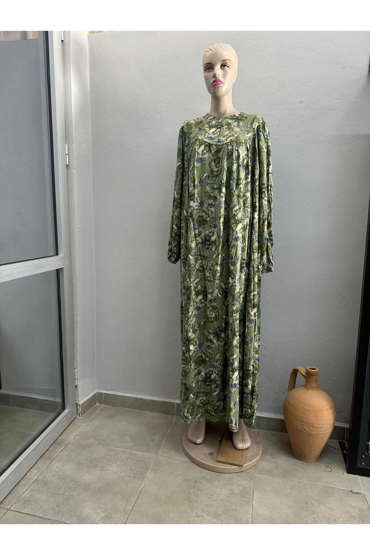 Zülal İthal Kumaş, Yuvarlak Yaka, Lastik Kol, (70*2=140 cm. Göğüs/ Boy 141 ölçü YOK.