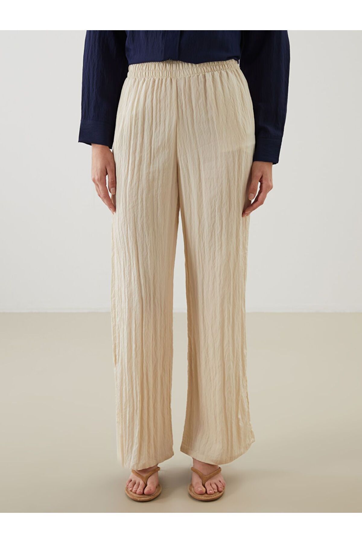 LC Waikiki-Pantaloni de damă LCW Modest cu talie elastică texturată 5