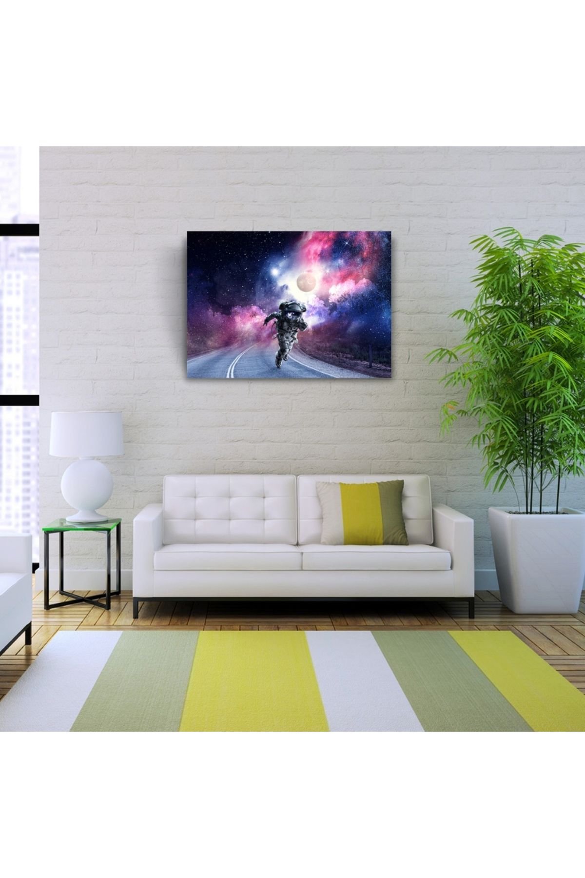 Kanonik Education Yolda Koşan Astronot Kanvas Tablo 50 x 70