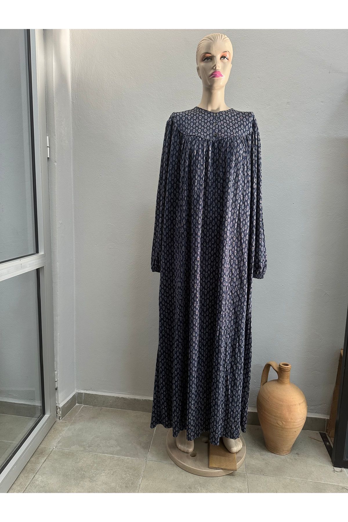 Zülal İthal Yumuşak Kumaş, Yuvarlak Yaka, Lastik Kol, (72*2=144 cm. Göğüs/ Boy 146 ölçü YOK.