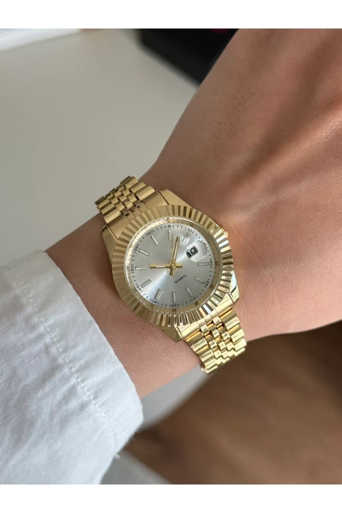 RoseandRoses Rolven Yuvarlak Tırtıklı Kasa Kadın Kol Saati Gold (Beyaz Kadran)