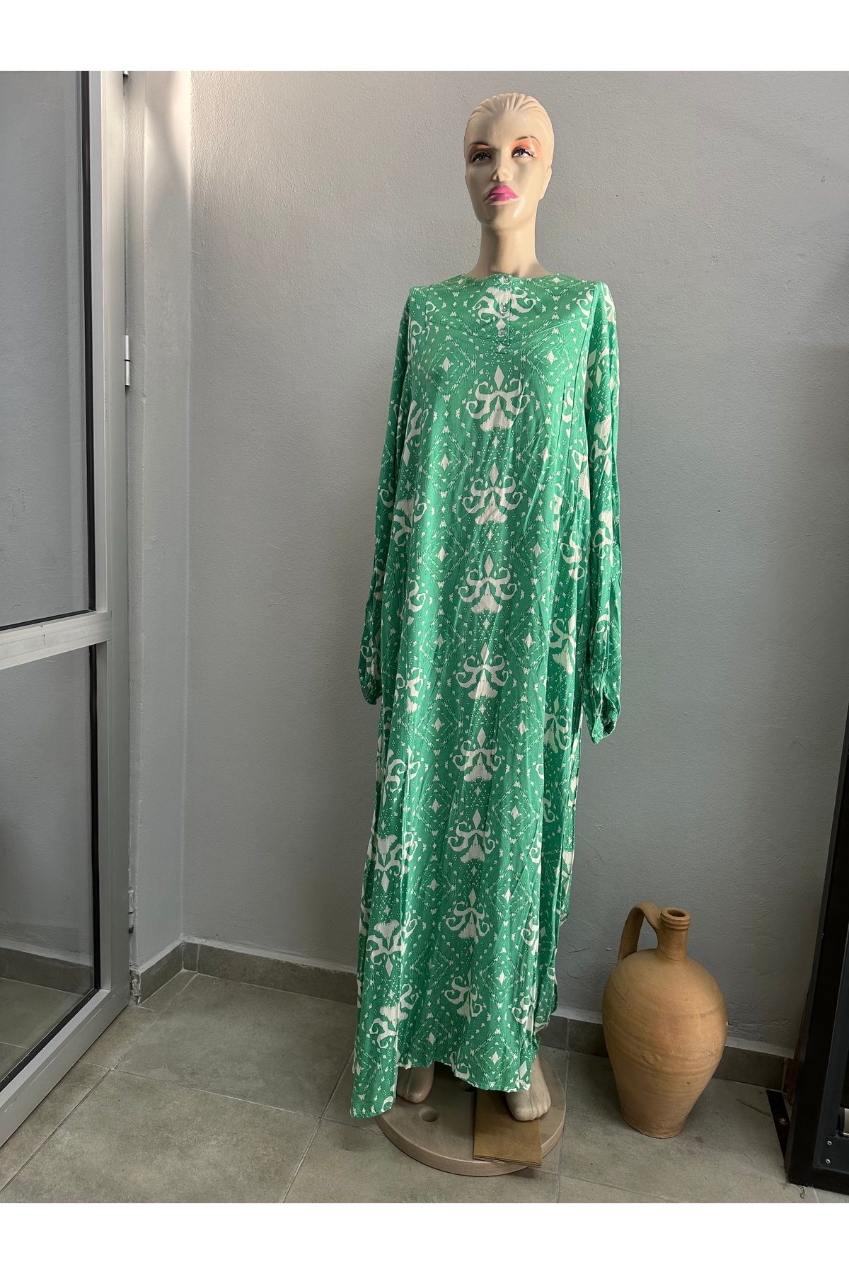Zülal İthal Kumaş, Yuvarlak Yaka, Lastik Kol, (61*2=122 cm.Göğüs/ Boy 146 ölçü YOK.